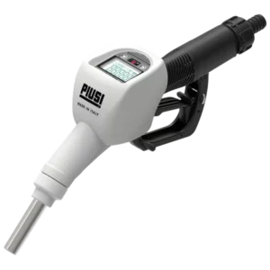 AdBlue pumphandtag med flödesmätare är ett digitalt bränslemunstycke med display, svart handtag och vit kropp, märkt PIUSI Made in Italy - perfekt för exakt dosering och mätning av vätska.