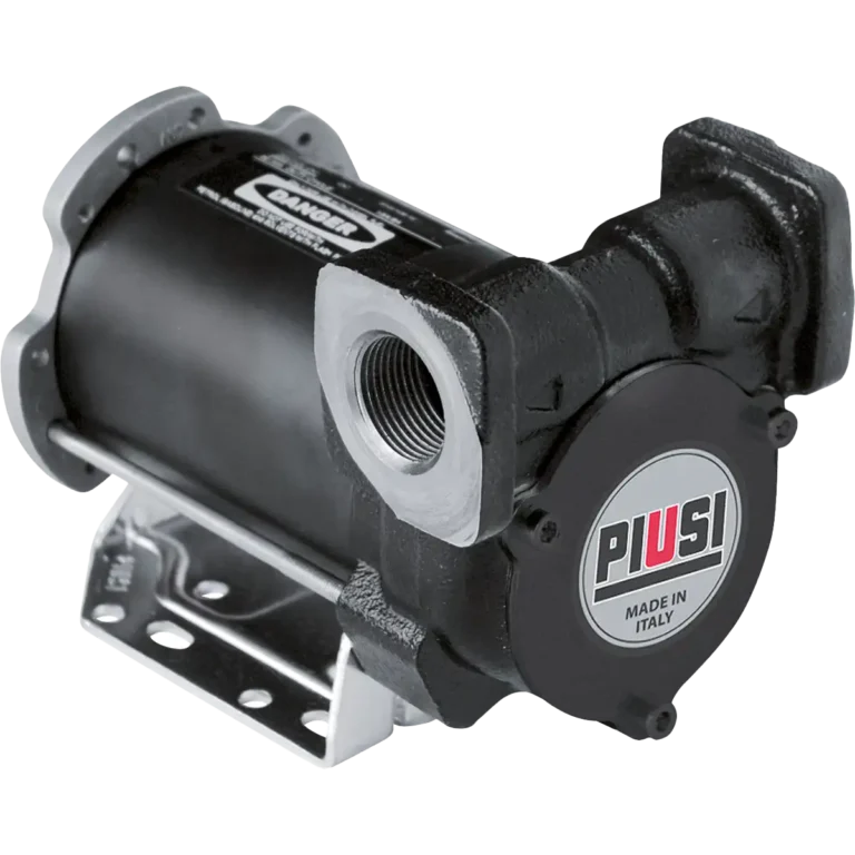 En svart PIUSI Dieselpump BP3000 24V med metallbeslag, varningsetikett och "PIUSI MADE IN ITALY" på framsidan är monterad på en silverfärgad bas.