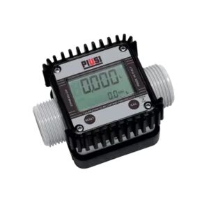 Flödesmätare AdBlue Piusi K24 har en tydlig display som visar 0,000, två gängade röranslutningar och ett svart och metalliskt hölje med varumärket upptill.