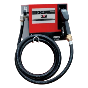 En röd och svart DIESELPUMP CUBE 56 230V bränslepump med digital display, flexibel slang och munstycke i en sidohållare. Den är märkt PIUSI CUBE 56 och har på/av-strömbrytare i botten.
