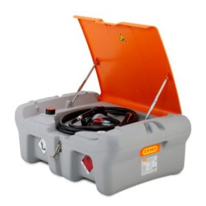 Dieseltransporttanken Cemo DT-Mobil Easy 210L Låg är en grå portabel container med ett öppet orange lock, med en upprullad slang och munstycke inuti, synliga varningsetiketter och en CEMO-varumärkesdekal på framsidan.