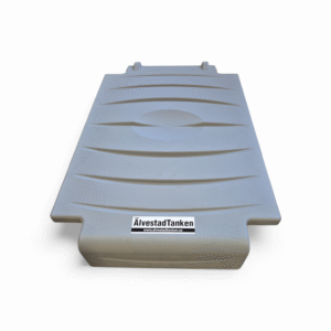 Ett stort, rektangulärt, grått plastlock till Lock till Carrytank 220L har räfflade linjer och en etikett på framsidan med en webbadress. Locket visas ovanifrån mot en vit bakgrund.