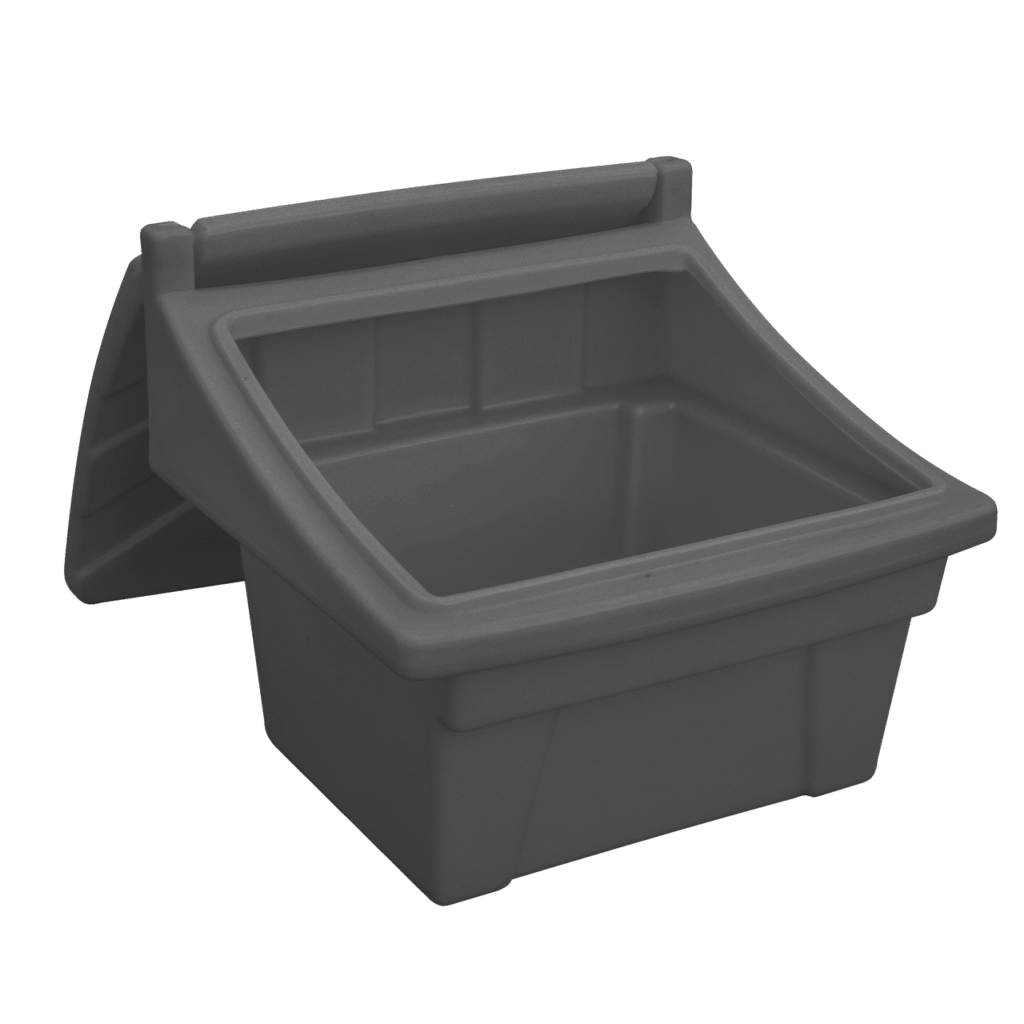 Sandlåda förvaringslåda 50 liter är en grå plastlåda med öppen snedställd front och förstärkt baksida, perfekt för förvaring eller organisering av olika föremål.