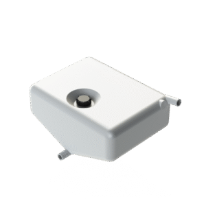 Marin Septiktank 60L är en vit, rektangulär tank med rundade kanter, ett svart cirkulärt lock på toppen och tre cylindriska rörkopplingar på sidorna och i botten.