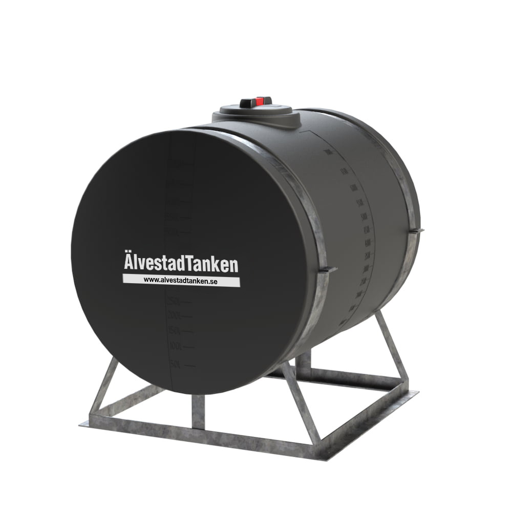 ÄlvestadTanken Nödvattentank 1000 Liter är en stor, cylindrisk svart lagringstank med mätmarkeringar och topplock, monterad på en metallram och märkt på framsidan.