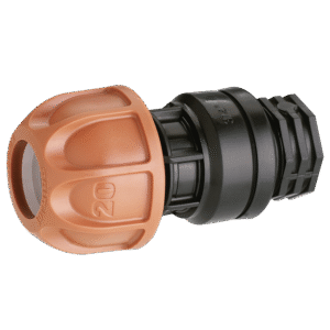 Närbild av en Claber plastkoppling rak inv. gga 3/4 - 1/2" plaströrskoppling med orange, strukturerat grepp märkt 20 och svart gängad del, som används för sammanfogning av rör eller slangar.