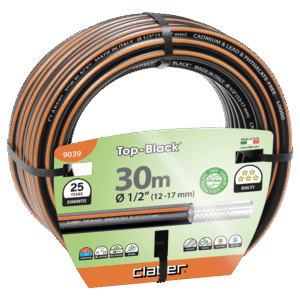 Claber vattenslang "TOP-BLACK" 1/2" x 30 meter är en svart och orange upprullad trädgårdsslang tillverkad i Italien, med kvalitets- och ftalatfria ikoner, 25 års garanti och tydlig produktmärkning.