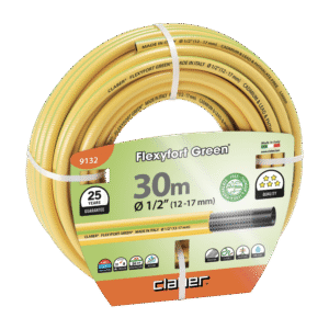 En upprullad gul Claber vattenslang "FLEXYFORT" 1/2" x 30 meter trädgårdsslang med produktinformation och ikoner för kvalitet, garanti och återvinningsbart material som visas på förpackningen.