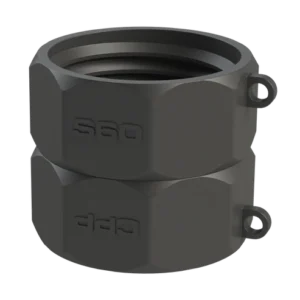 En mattsvart, sexkantig låsring i metall med SAS-gravyr och två öglor för fastsättning, utformad för IBC-adapter S60X6 x Invändig gänga 2".