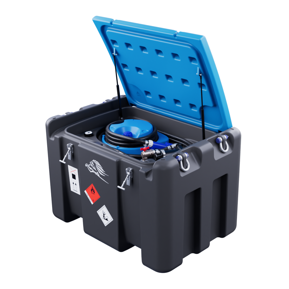 En TruckMaster KOMBI 400/40 Diesel/AdBlue container i svart och blått med öppet lock avslöjar invändig slang och utrustning; varningsetiketter anger brandfarligt och farligt innehåll.