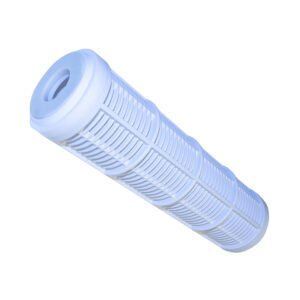 En cylindrisk vit Filterpatron EMTEK tvättbart plastpatron med ett rutmönstrat plasthölje visas snett mot en vit bakgrund.