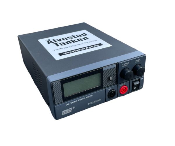 En grå Strömomvandlare från 12V till 230V för CENTRI SP30 med en digital display, märkt "Älvestad Tanken" på ovansidan, med reglage, utgångsterminaler och märkta knappar på frontpanelen.