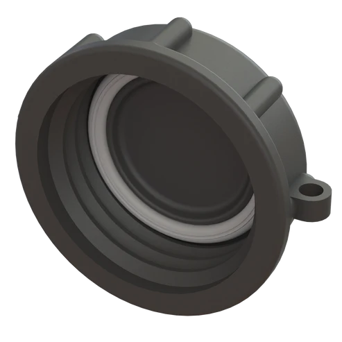 IBC-adapter skyddslock S60x6 är ett grått, runt lock av plast eller metall med gängad insida och en liten flik med hål för fastsättning. Den är kompatibel som en IBC-adapter S60X6 och visas i vinkel mot en transparent bakgrund.