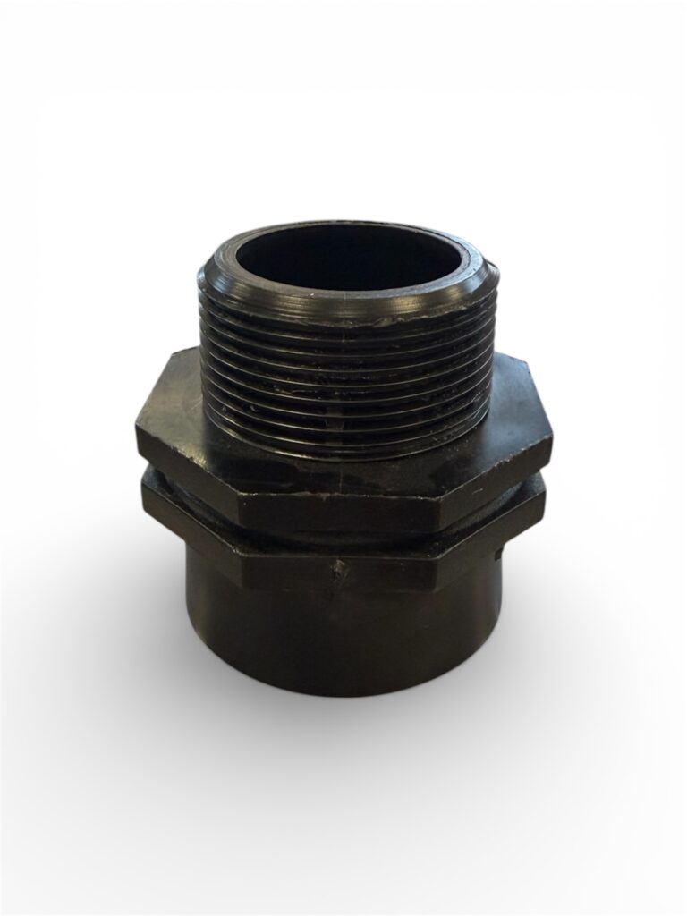 PP reduktion med invändig och utvändig gänga, svart plastkoppling med sexkantigt mittparti. Ena änden har utvändig gänga, den andra är cylindrisk och slät. Visas mot vit bakgrund.