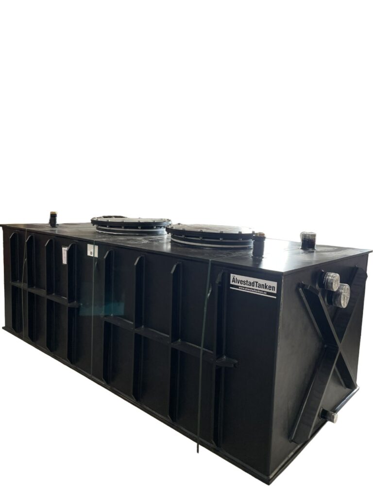 En stor svart behållare med två runda föremål.