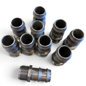 Tio Slangsockel 20 mm x 3/4” med utvändig gänga är placerade upprätt i en grupp, med en ytterligare koppling som ligger horisontellt framför dem, alla mot en vit bakgrund.