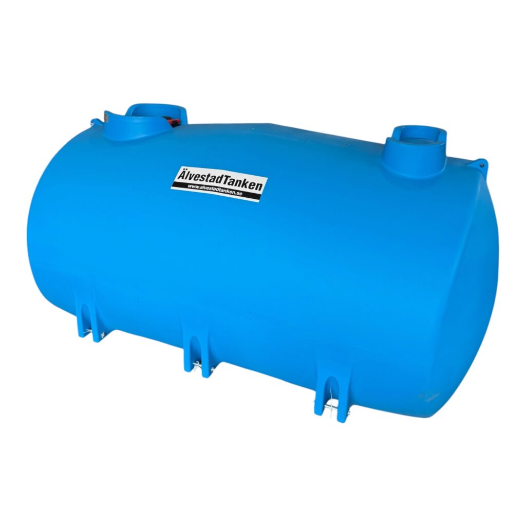 Horisontell blå plasttank av märket Aquabank TankMaster, livsmedelsgodkänd, med en volym på 6 000 liter, två öppningar på ovansidan och en märkesetikett på sidan.