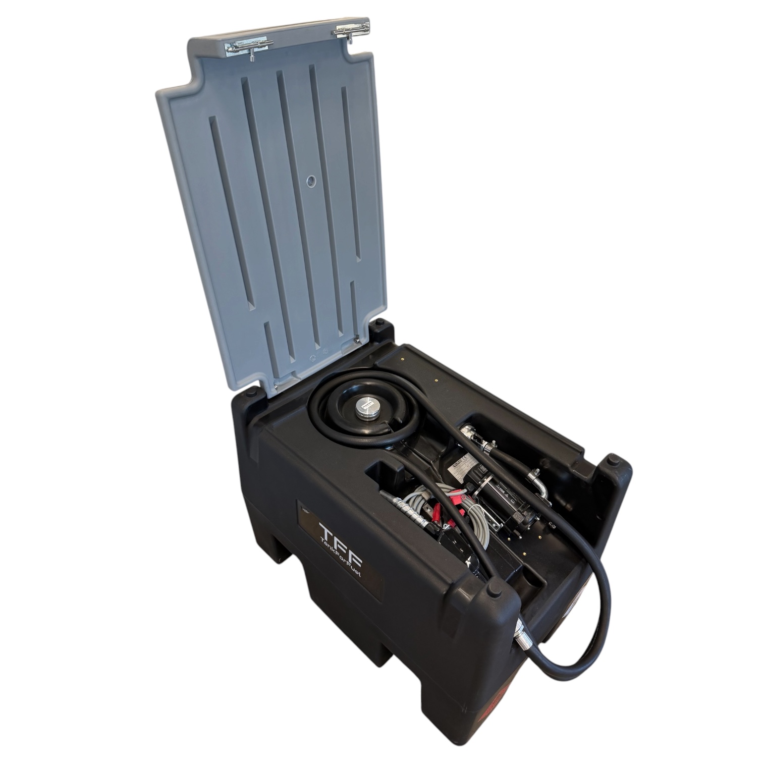 Carrytank Diesel 220L – svart, bärbar bränsletank med öppet lock, komplett med en svart slang och en bränsleöverföringspump.